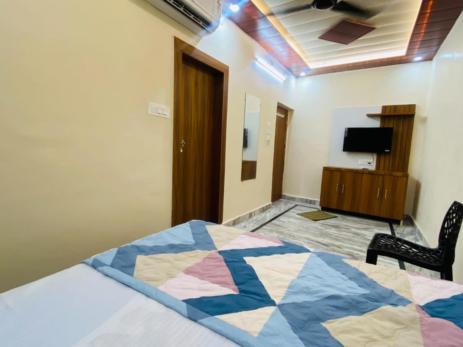 The Raman Palace- A Budget Hotel Mathura Kültér fotó