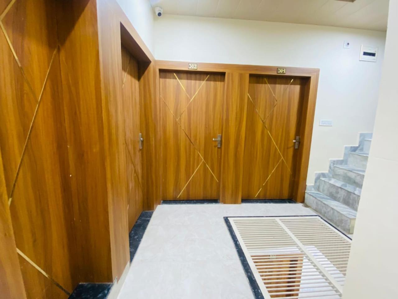 The Raman Palace- A Budget Hotel Mathura Kültér fotó