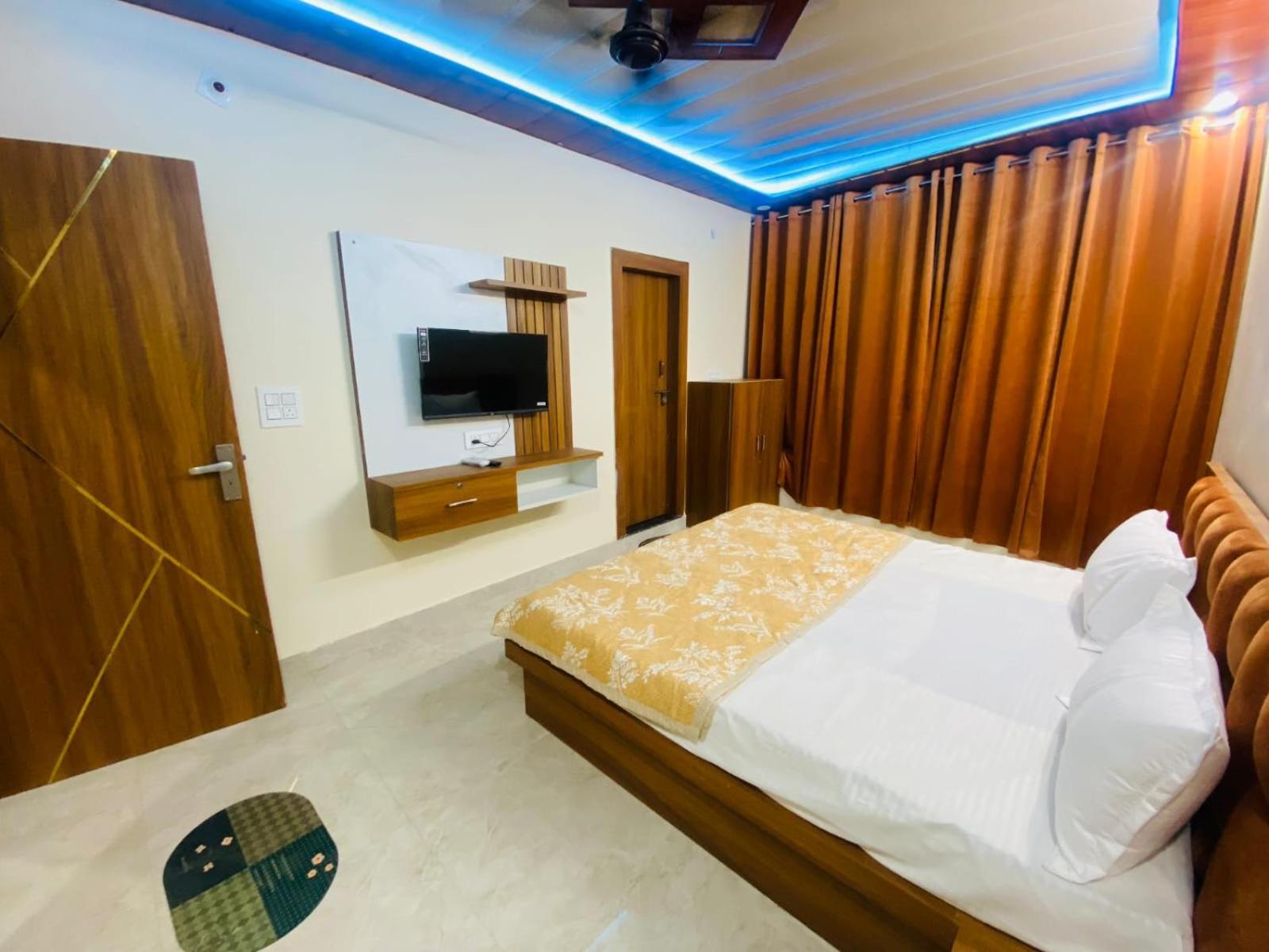 The Raman Palace- A Budget Hotel Mathura Kültér fotó