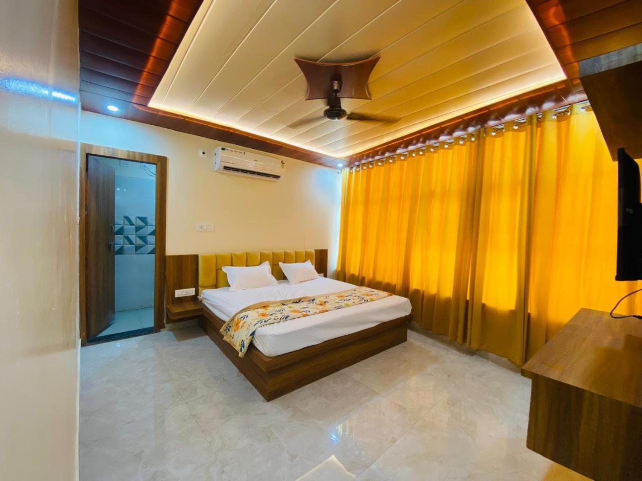 The Raman Palace- A Budget Hotel Mathura Kültér fotó
