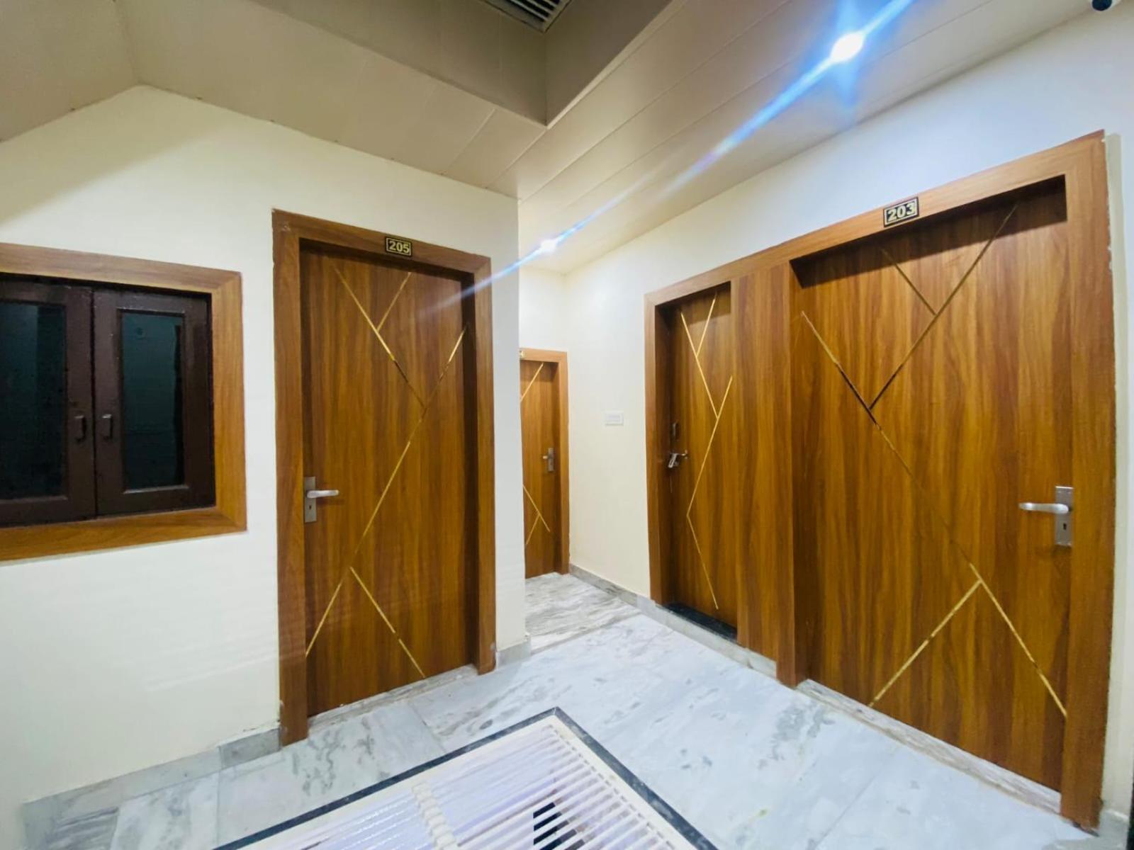 The Raman Palace- A Budget Hotel Mathura Kültér fotó
