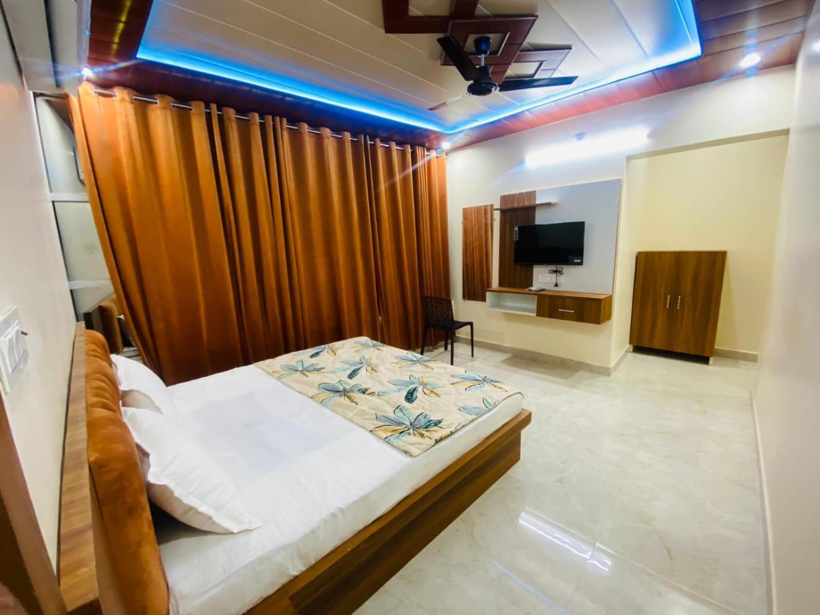 The Raman Palace- A Budget Hotel Mathura Kültér fotó