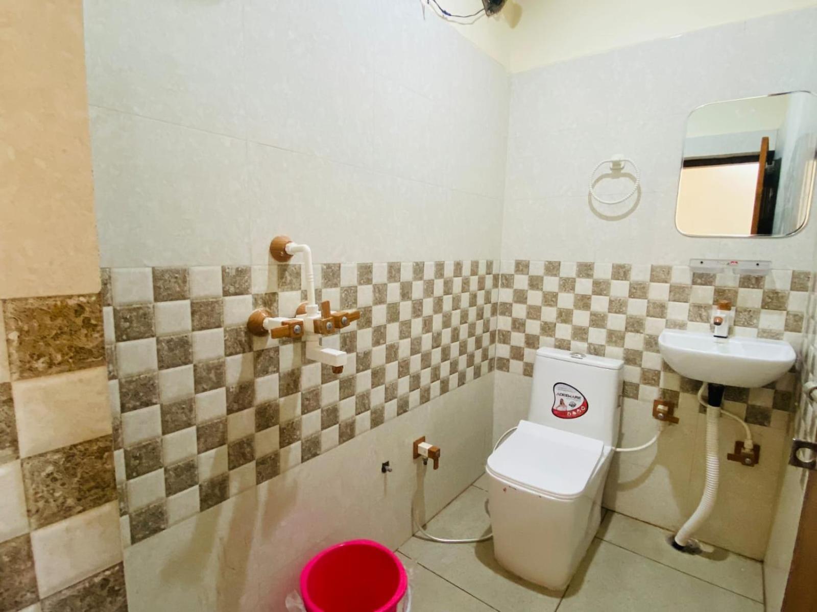 The Raman Palace- A Budget Hotel Mathura Kültér fotó