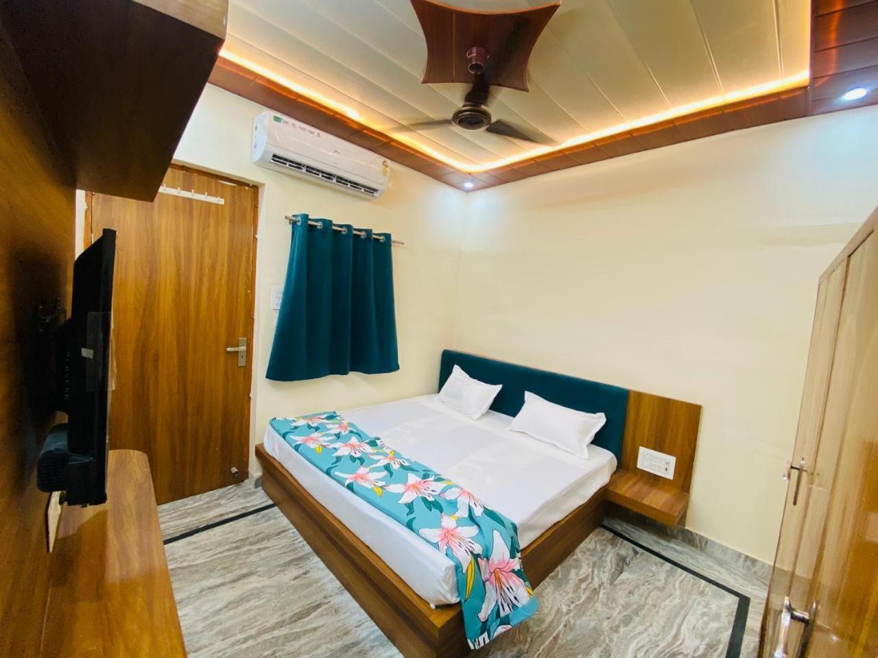 The Raman Palace- A Budget Hotel Mathura Kültér fotó