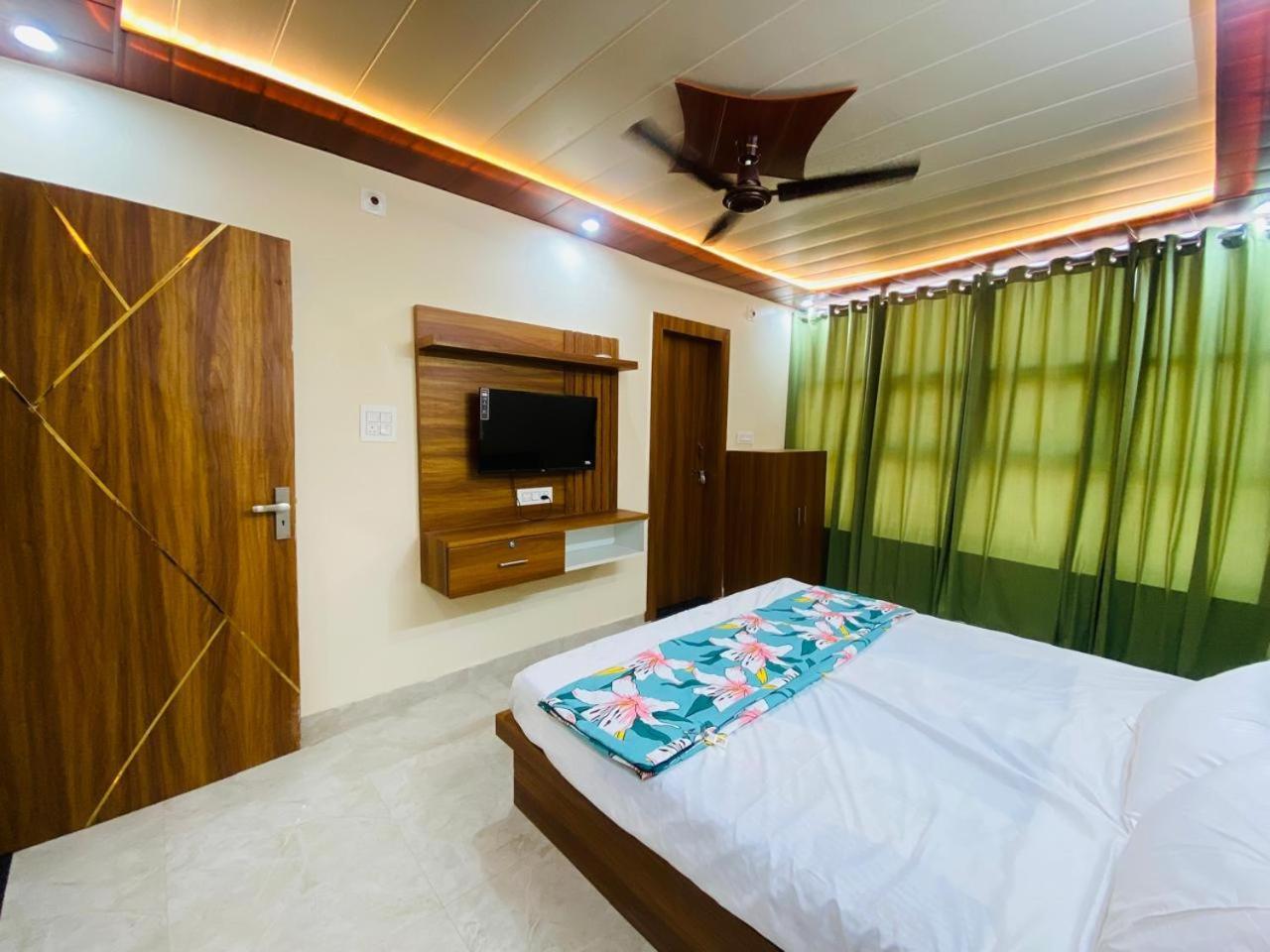 The Raman Palace- A Budget Hotel Mathura Kültér fotó