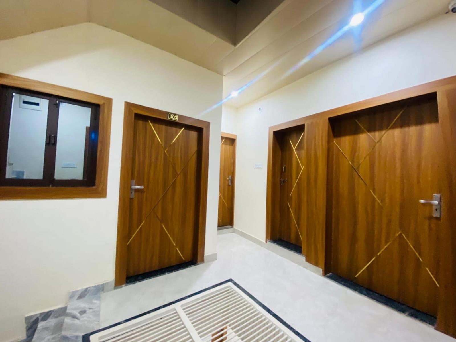 The Raman Palace- A Budget Hotel Mathura Kültér fotó