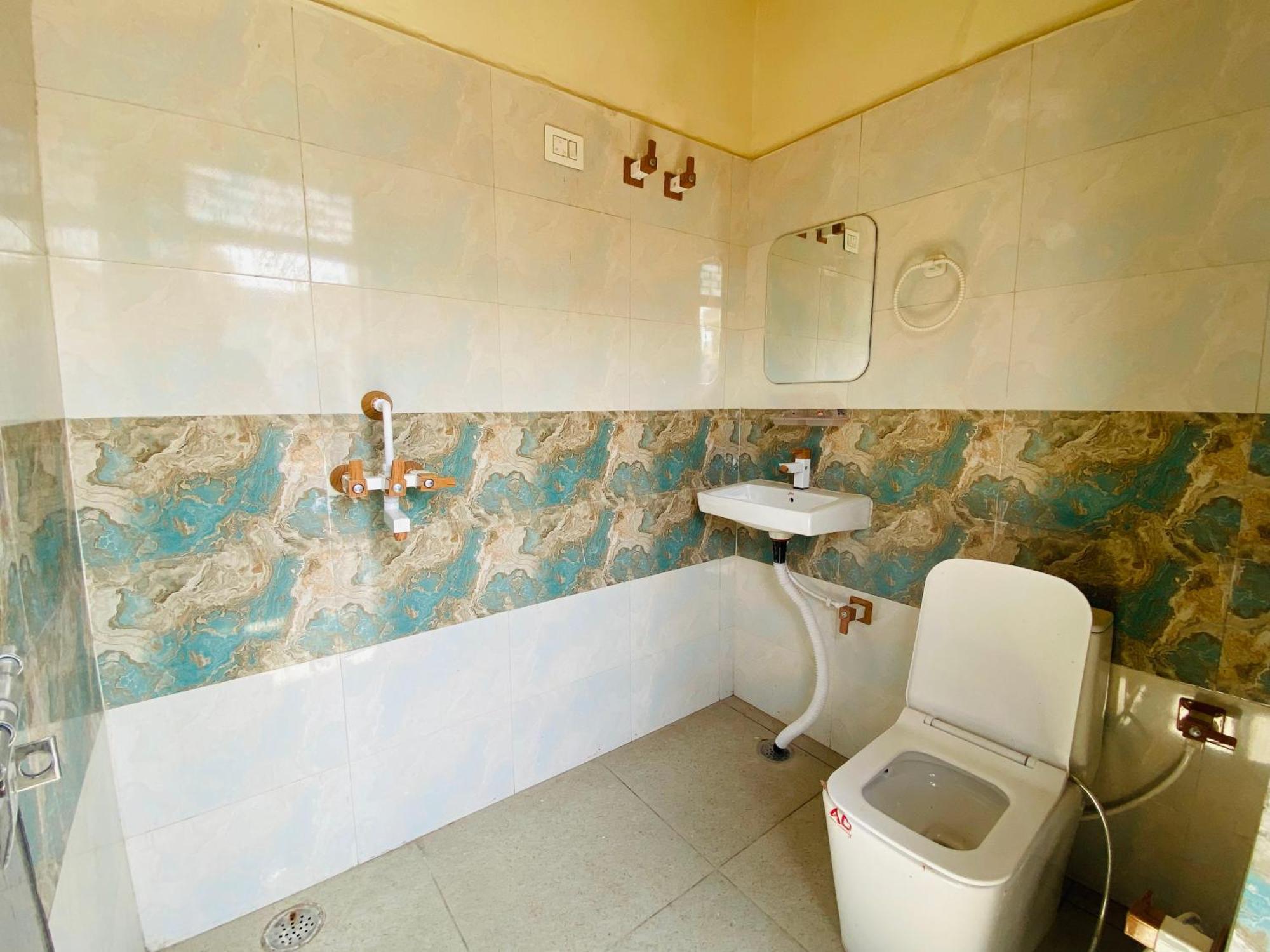 The Raman Palace- A Budget Hotel Mathura Kültér fotó