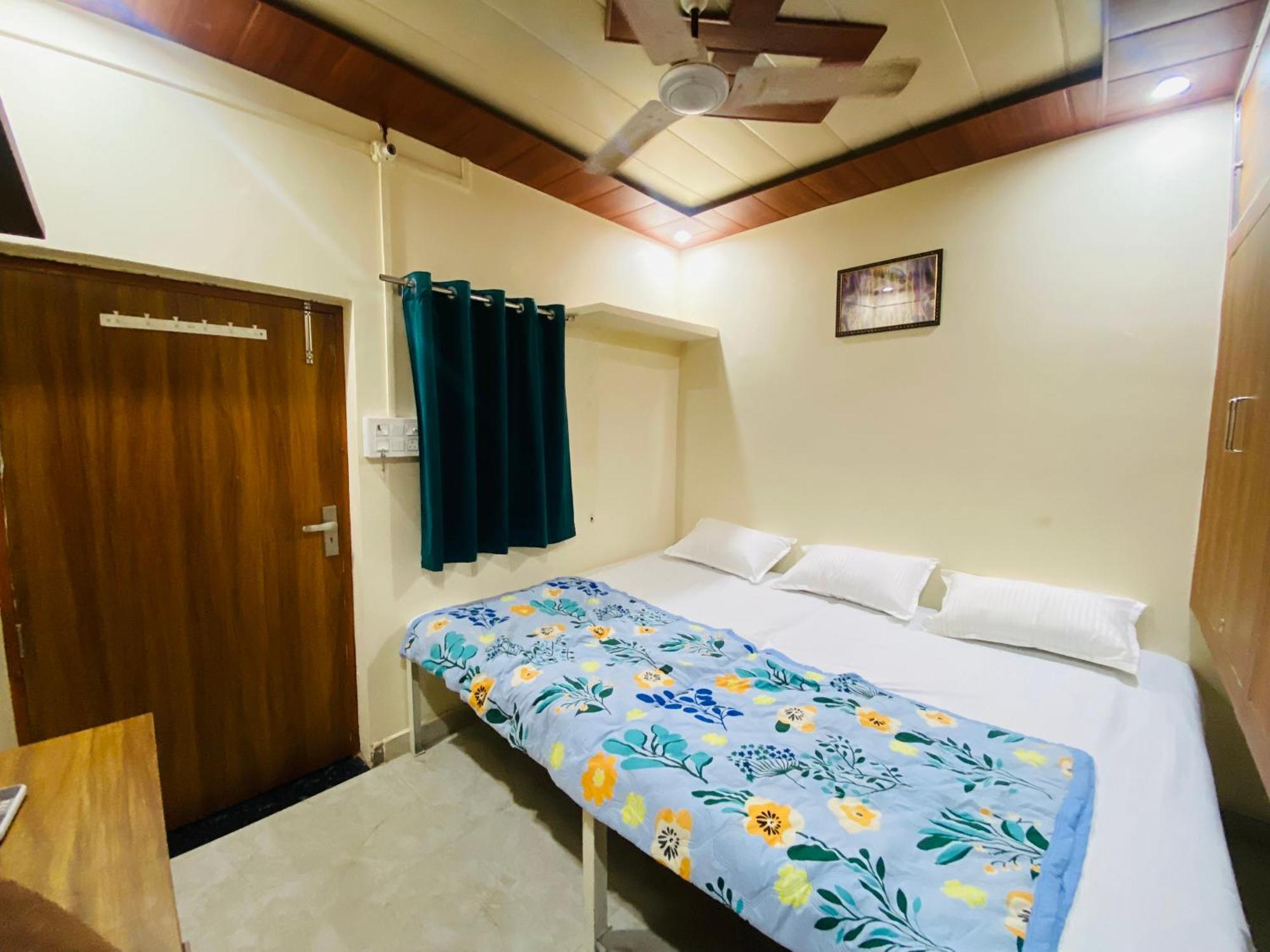 The Raman Palace- A Budget Hotel Mathura Kültér fotó