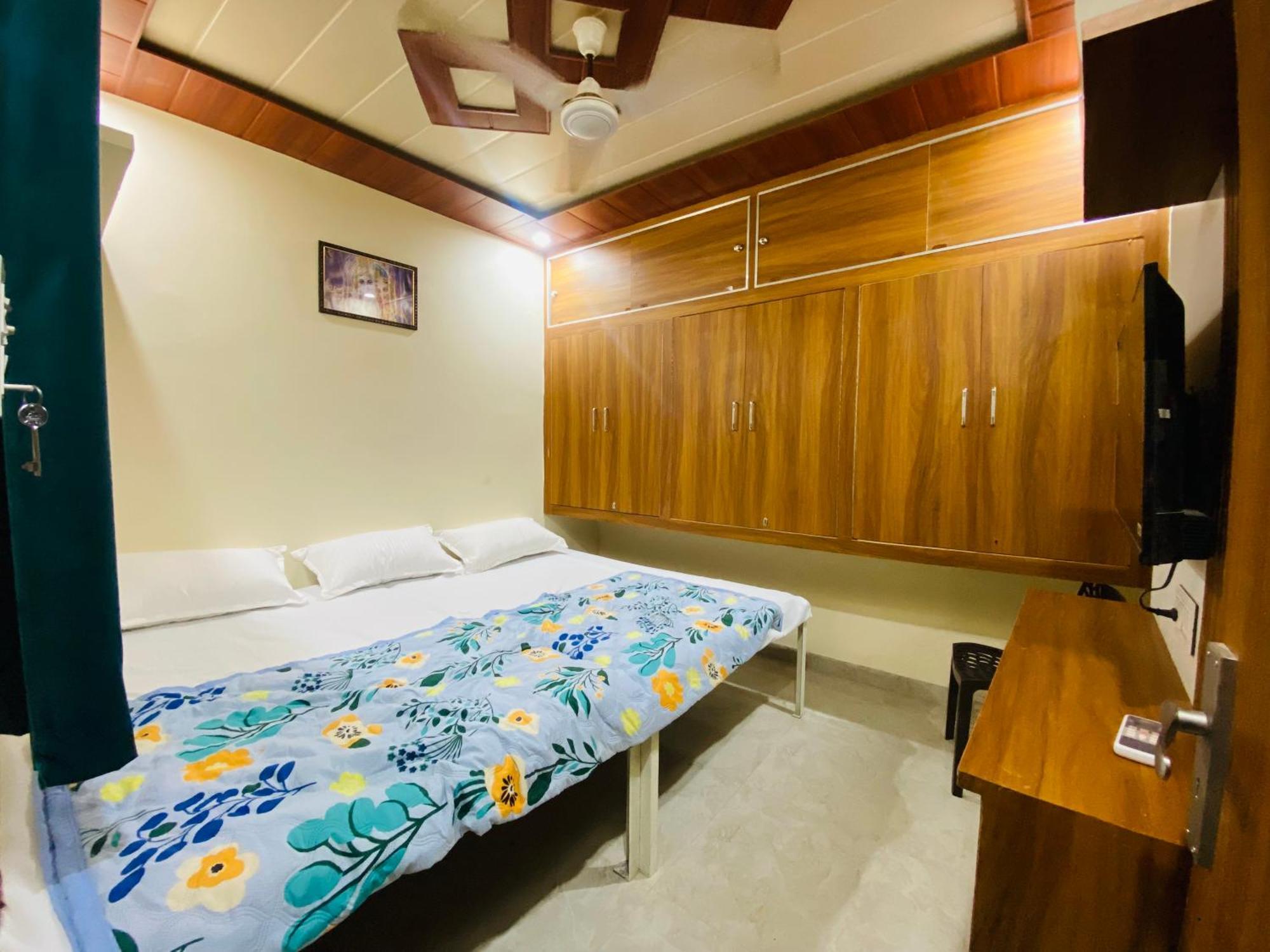The Raman Palace- A Budget Hotel Mathura Kültér fotó